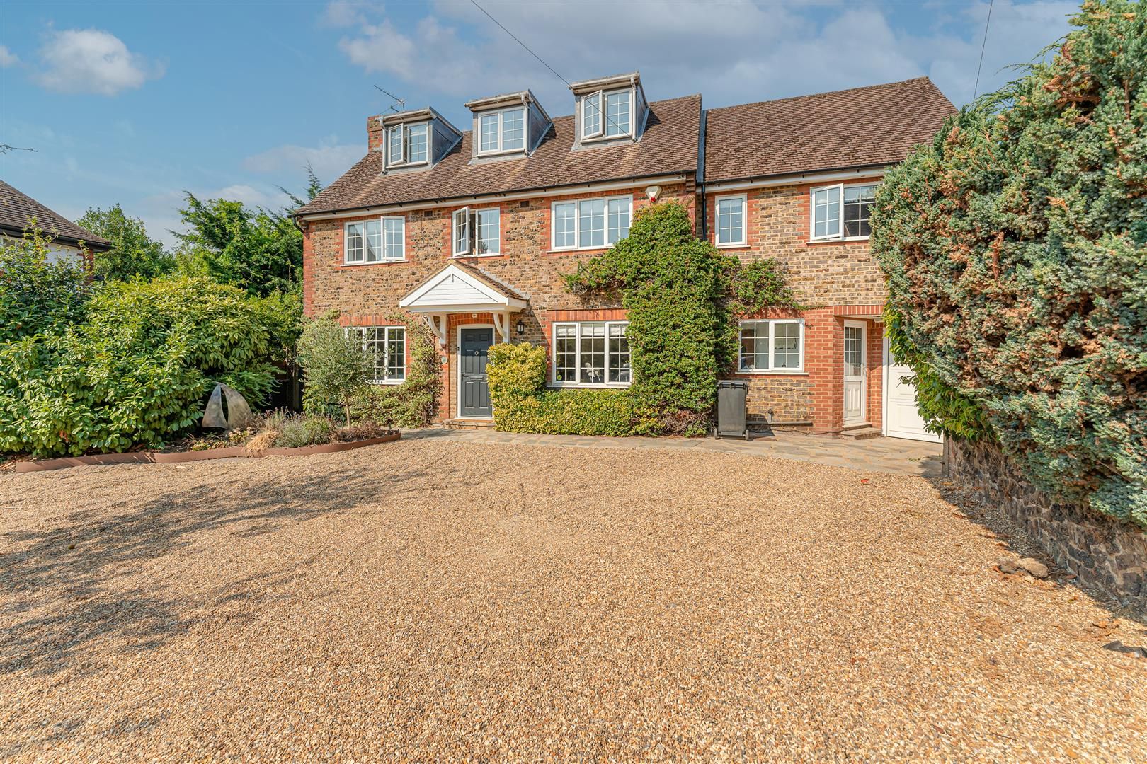 5 bed detached house for sale in Private CulDeSac, Rogers Lane, Stoke