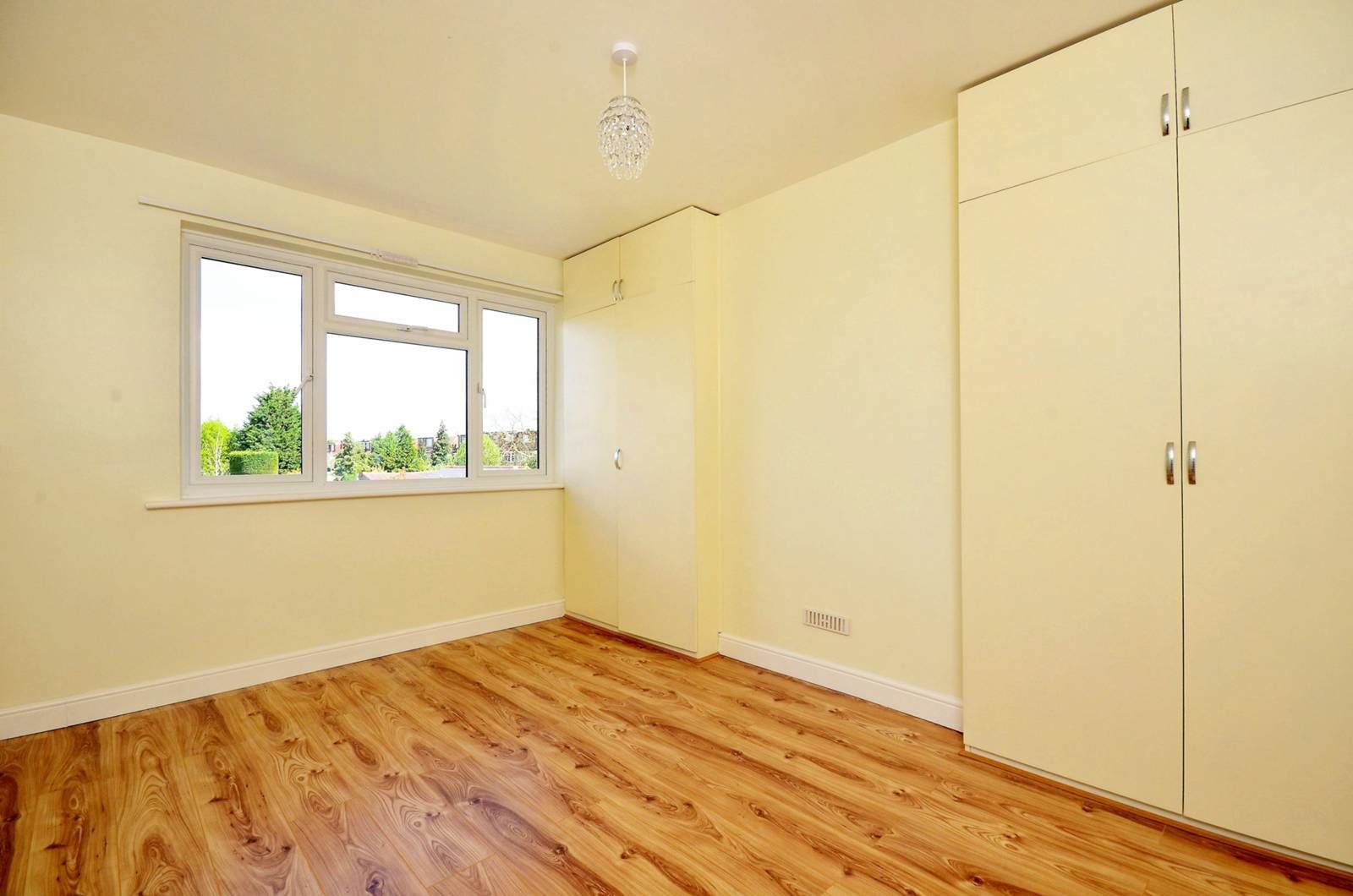 3 bed property to rent in Camborne Road, Morden SM4 Zoopla