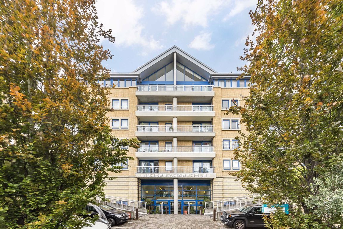 4 bed flat to rent in Parkgate Road, London SW11 Zoopla