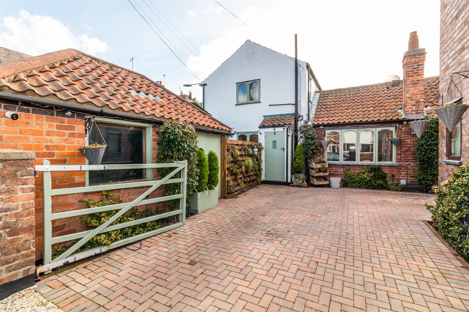 2 bed barn conversion to rent in Savages Road, Ruddington, Nottingham