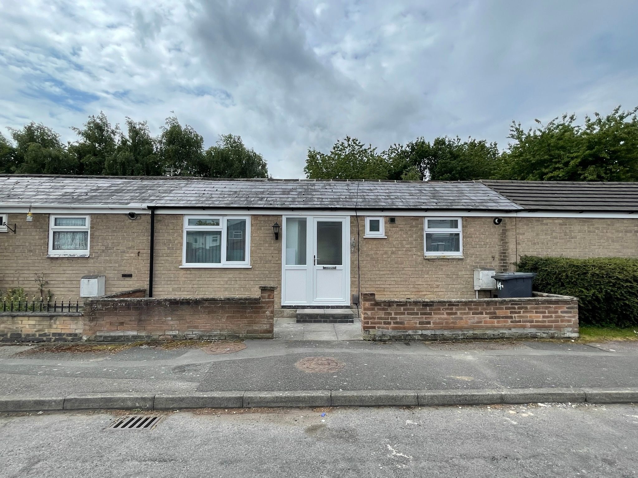 3 bed terraced bungalow for sale in Rushey Close, Rushey Mead