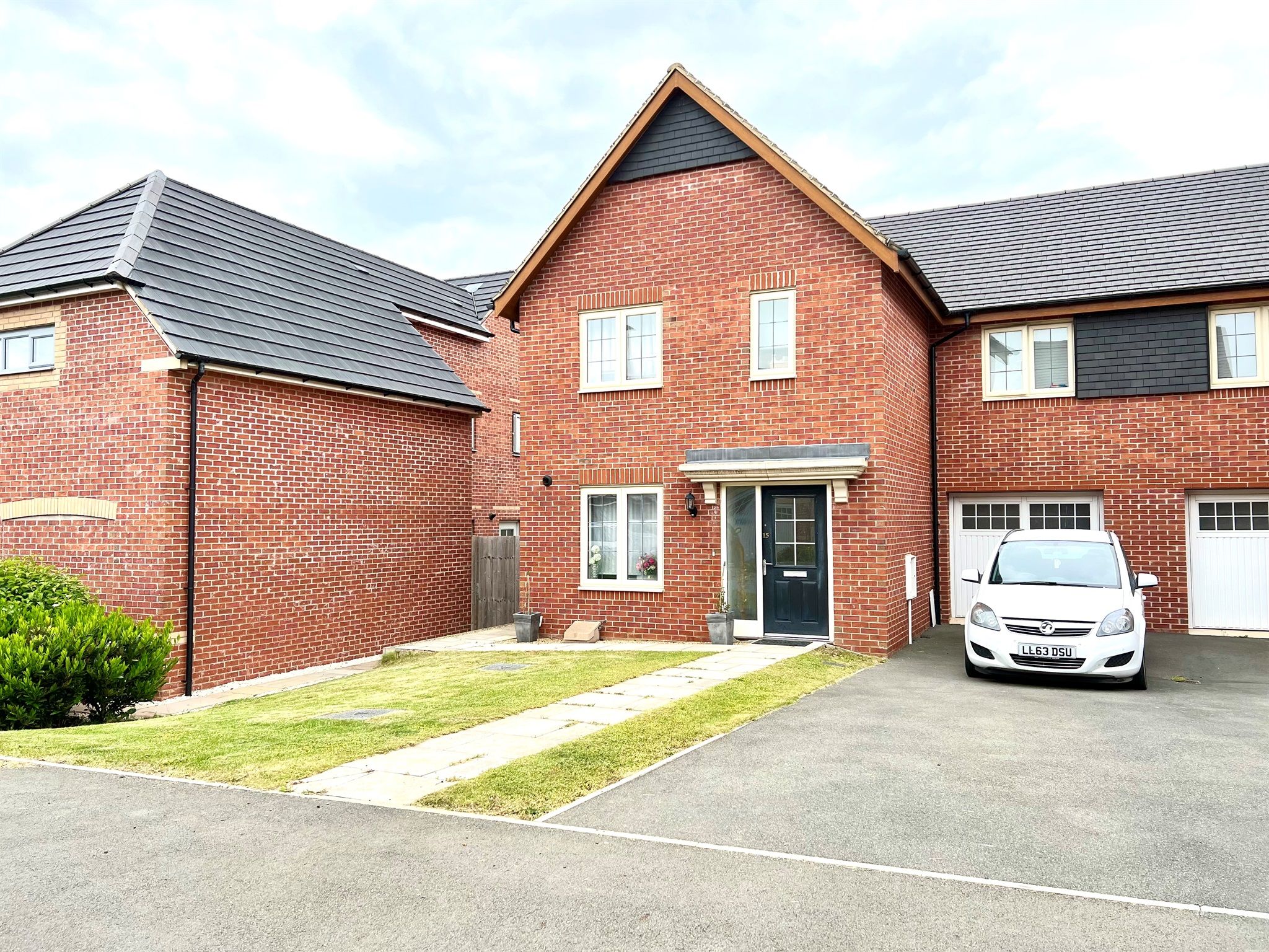 4 bed semidetached house for sale in Falcon Road, Corby NN17 Zoopla