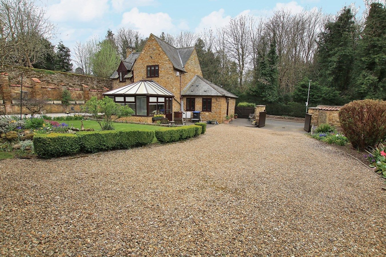 Dallington Park Road, Northampton NN5  