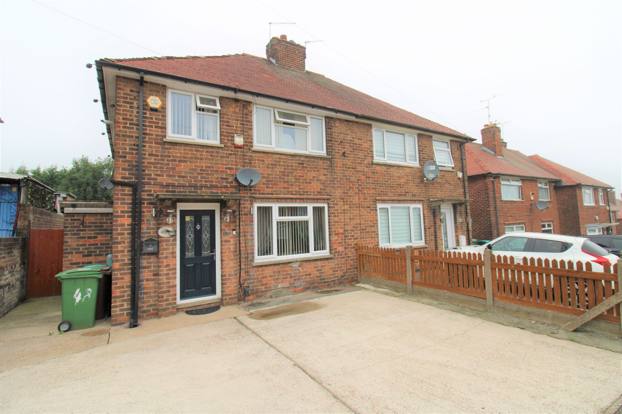 3 bed semidetached house for sale in Beck Crescent, Mansfield NG19