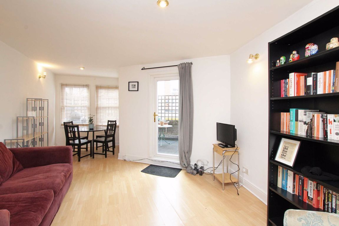 2 bed flat to rent in Queenstown Road, London SW8 Zoopla