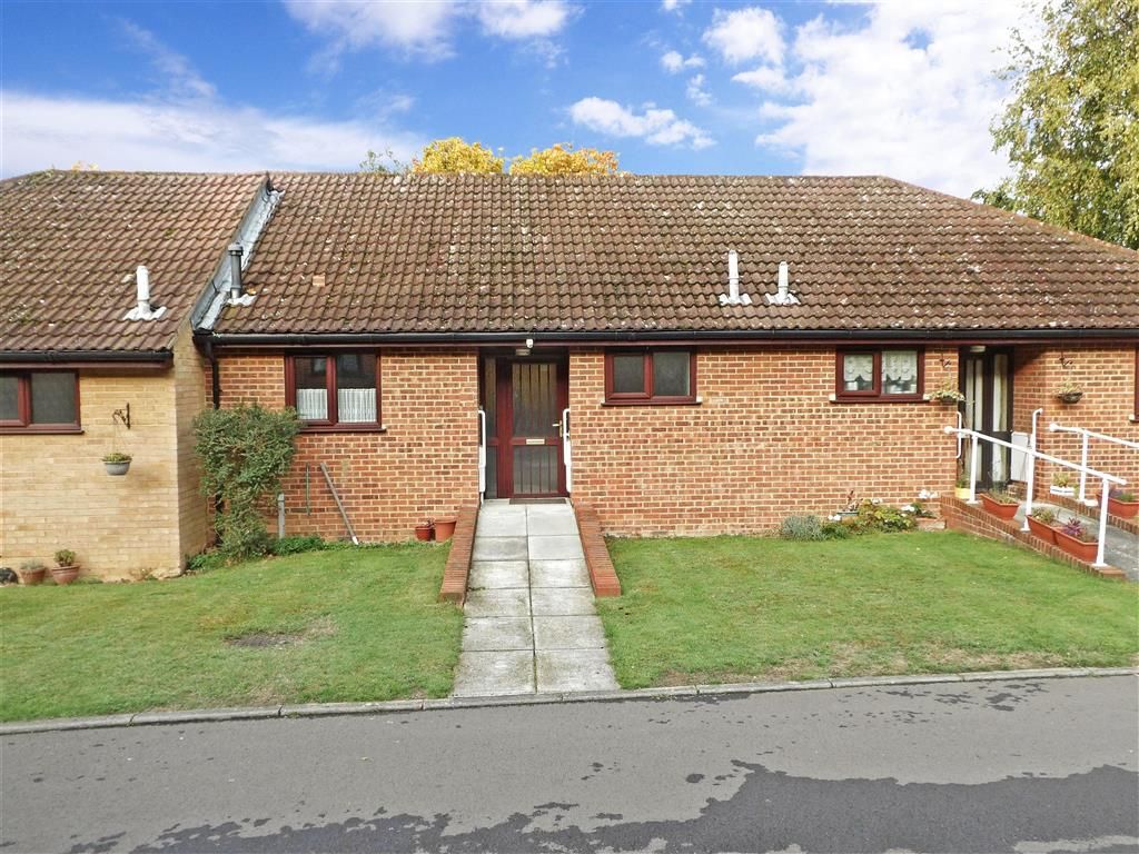 1 bed terraced bungalow for sale in Kingsdown Close, Hempstead