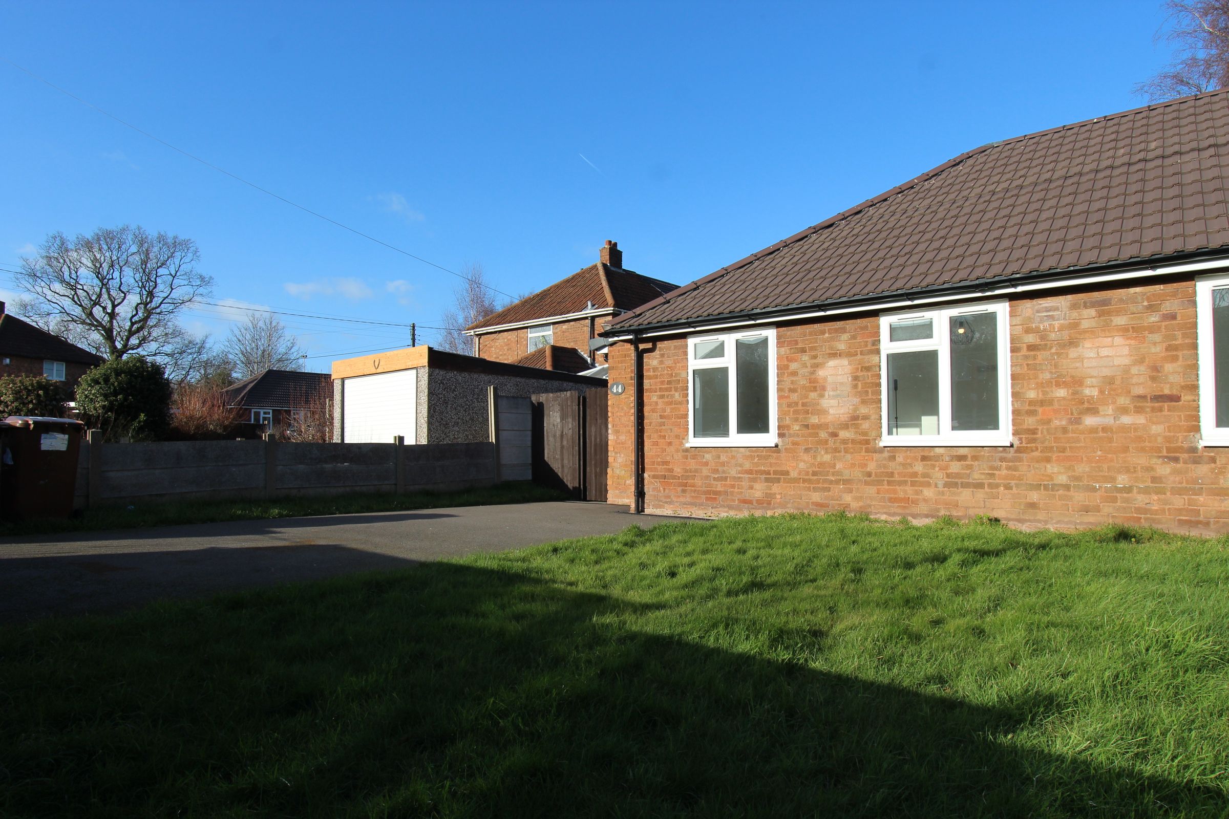 2 bed semidetached bungalow to rent in Coronation Avenue, Mile Oak
