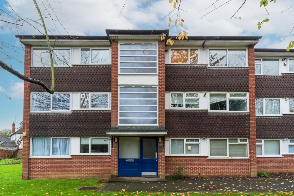 2 bed flat for sale in Hamilton Court, West End Lane, Pinner HA5 Zoopla