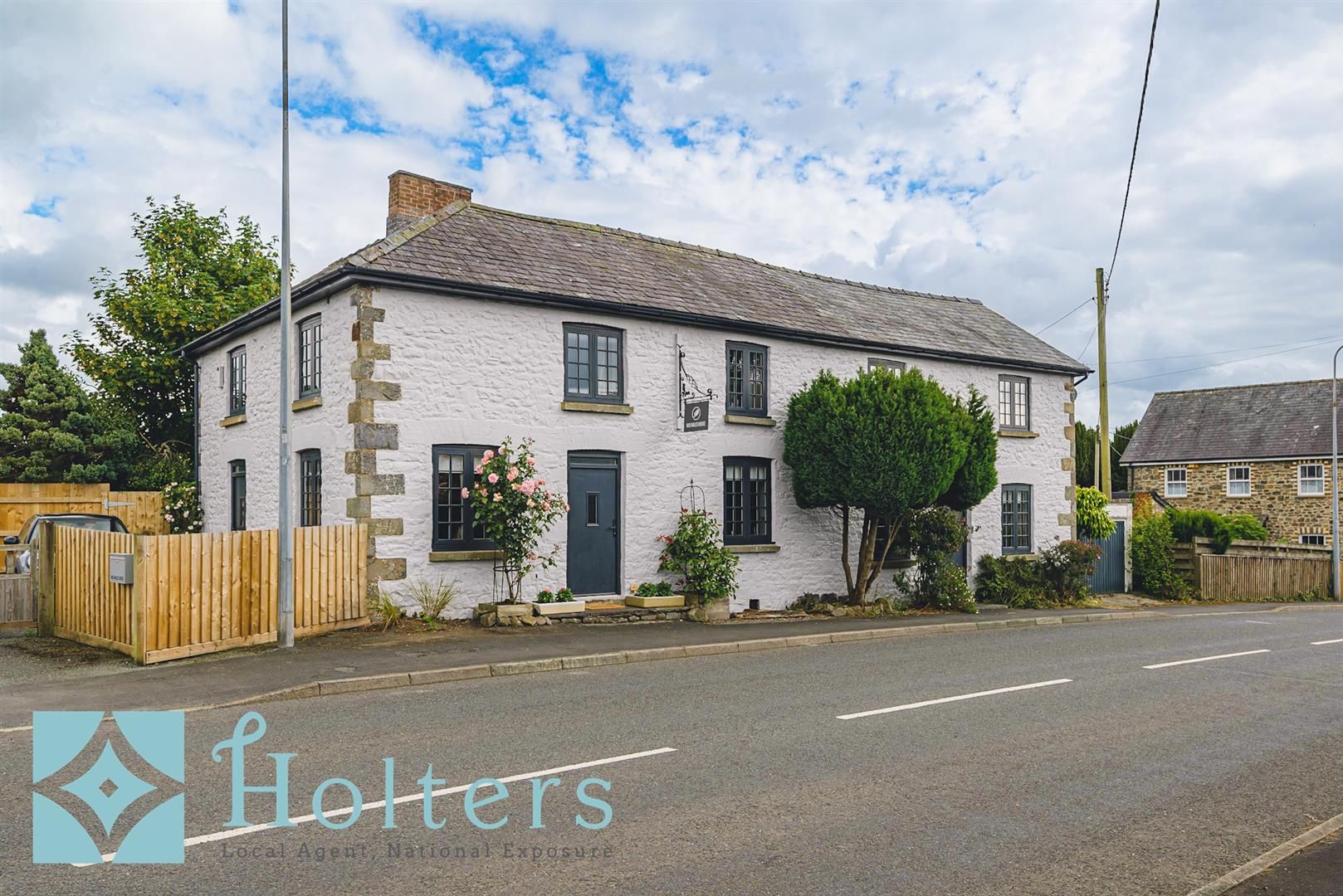 4 bed detached house for sale in NewbridgeOnWye, Llandrindod Wells