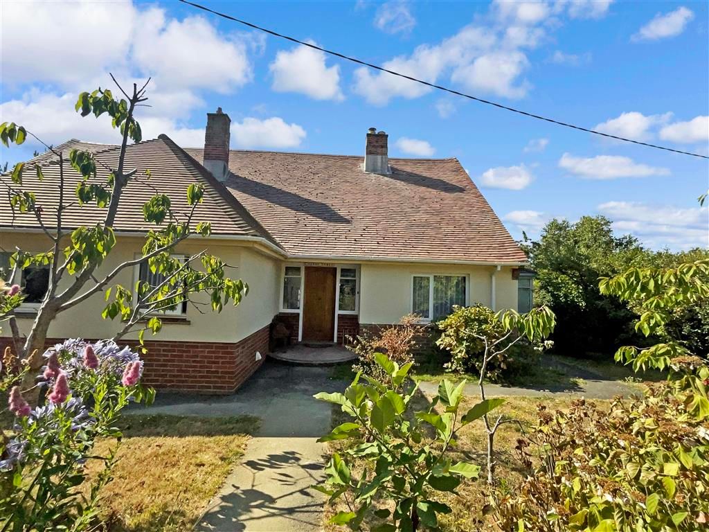 3 bed detached bungalow for sale in Madeira Lane, Freshwater, Isle Of