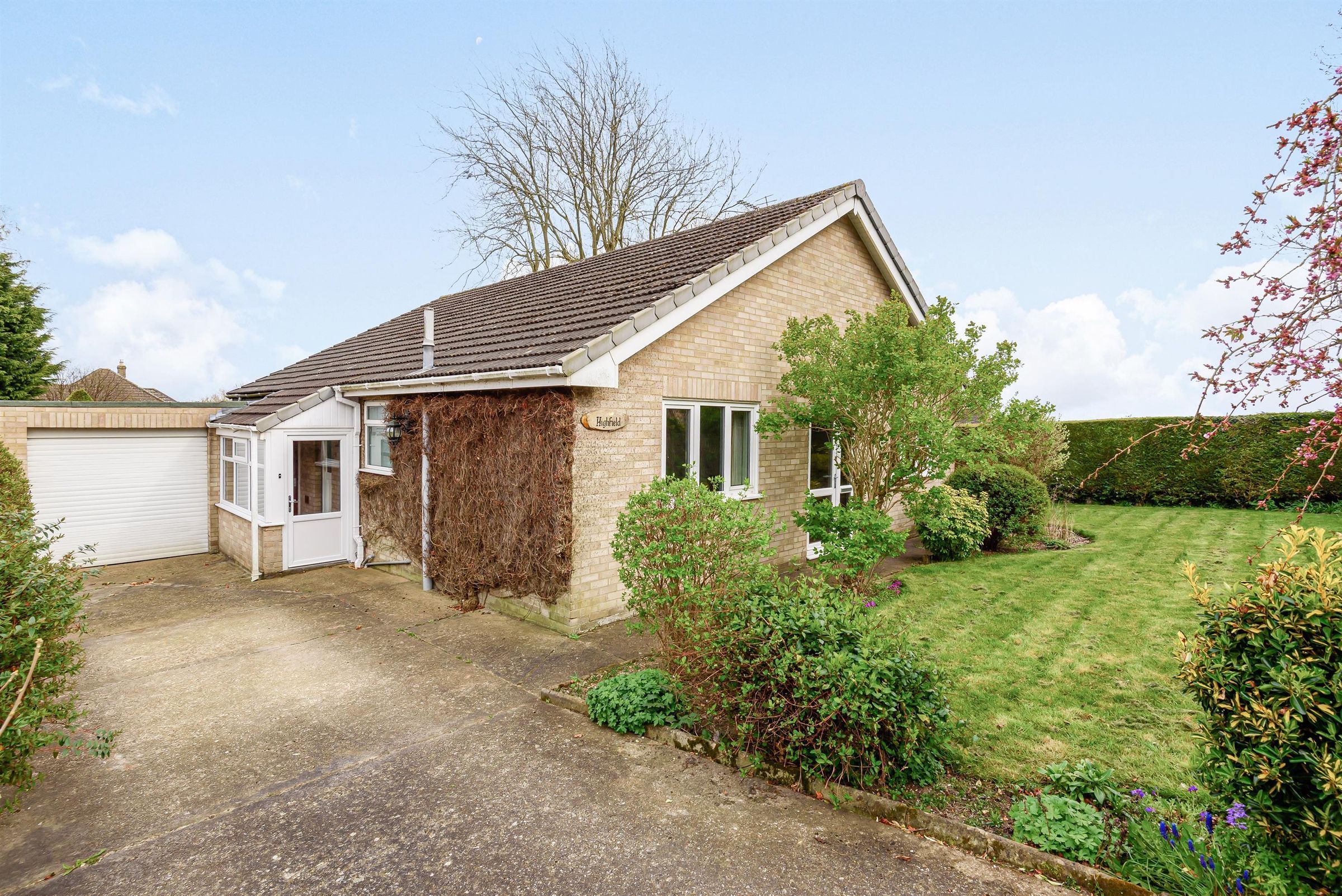 3 bed detached bungalow for sale in Langton Close, Horncastle, Lincs
