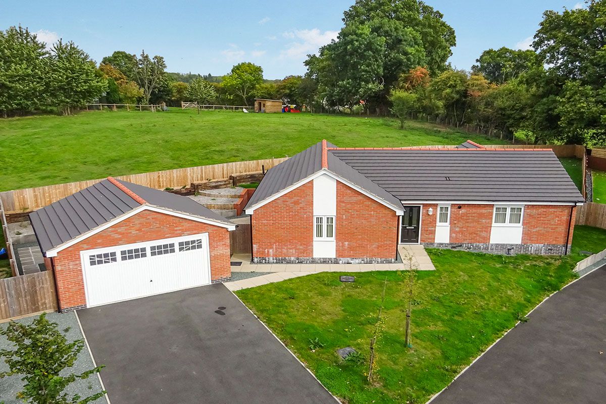 3 bed bungalow for sale in Weavers Rise, Chirk Bank, Wrexham
