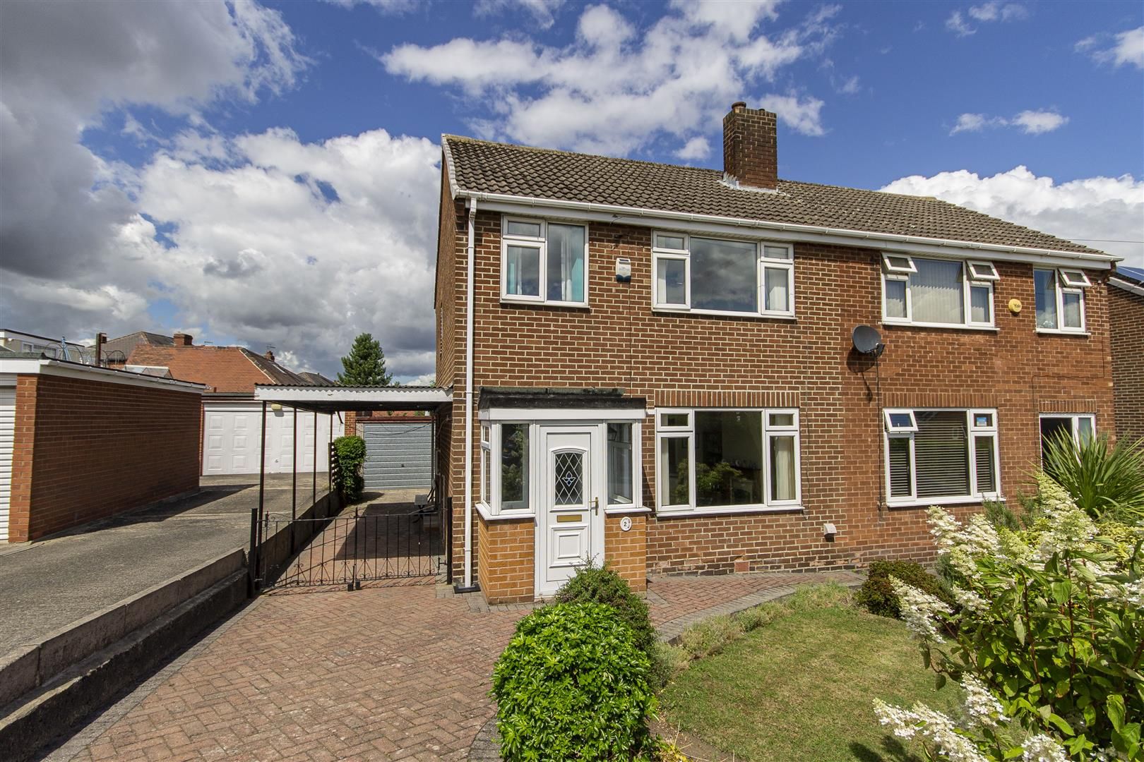 3 bed semidetached house for sale in Greenside Avenue, Chesterfield