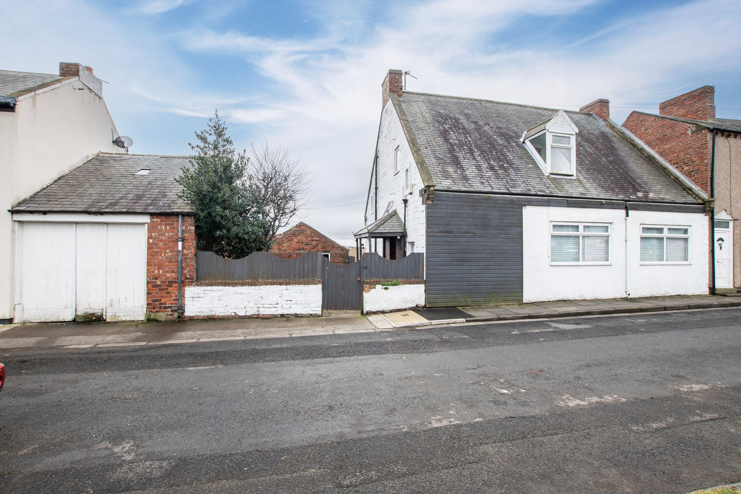 3 bed end terrace house for sale in High Street, Guide Post