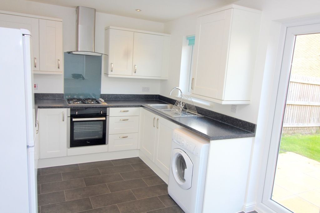 2 bed semidetached house to rent in Morris Drive, Pentrechwyth