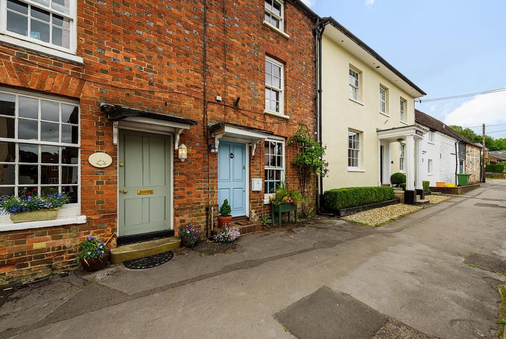 3 bed terraced house for sale in Lambourn, Hungerford, Berkshire RG17