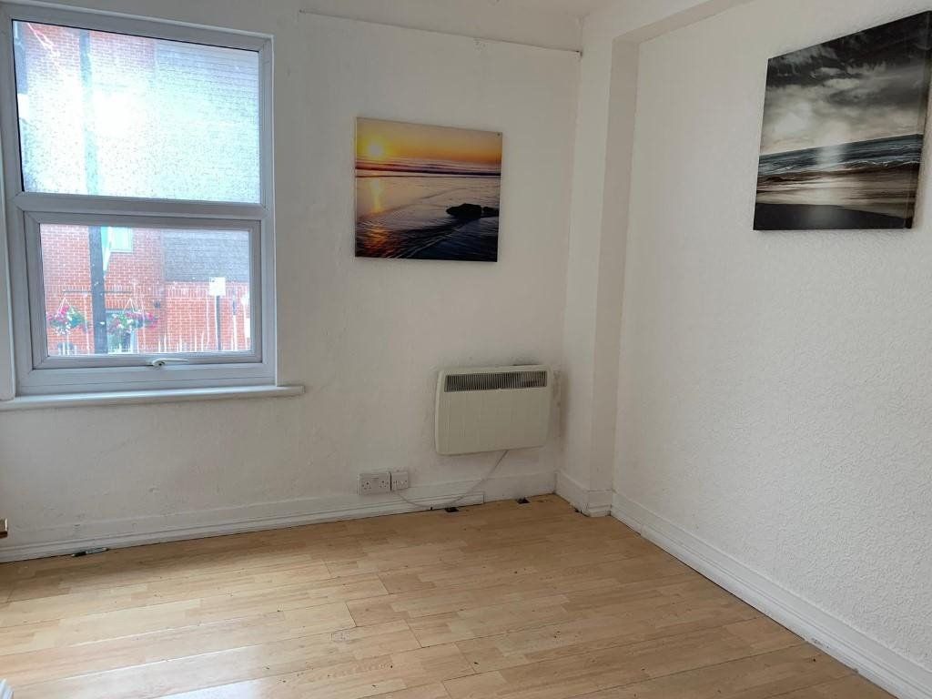 3 bed flat to rent in Desborough Road, High HP11 Zoopla