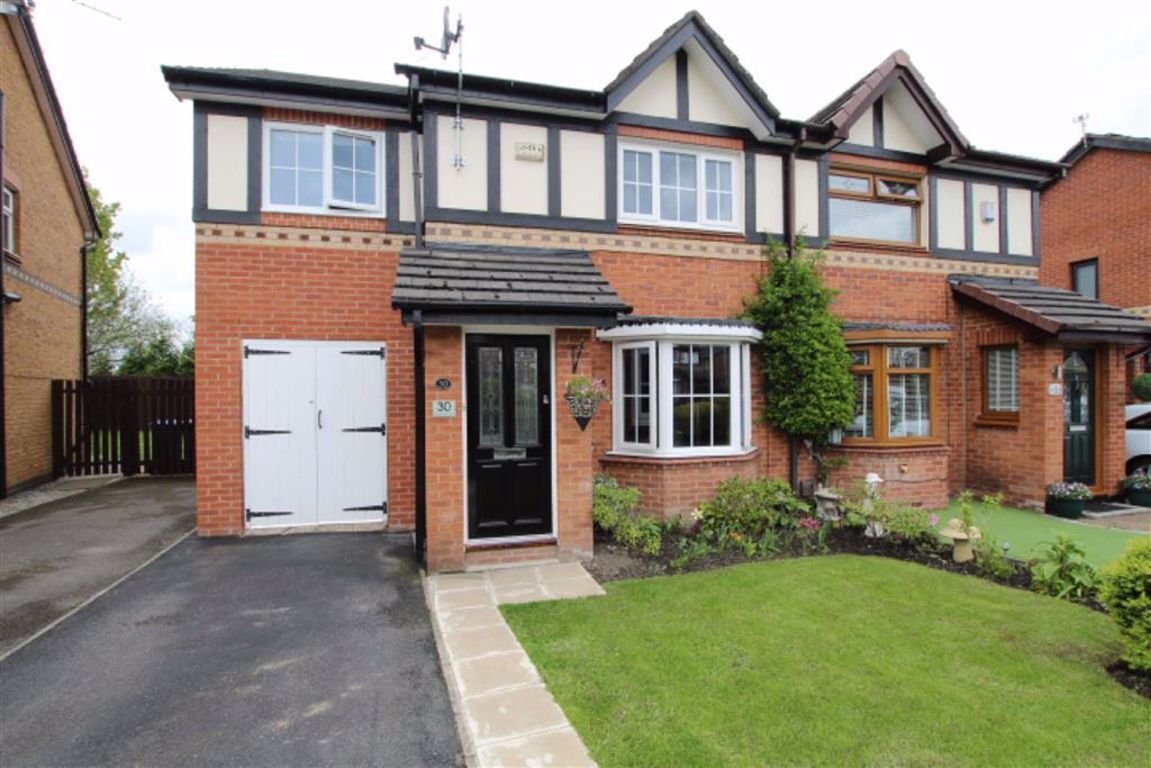 3 bed semidetached house for sale in Warwick Close, Dukinfield SK16