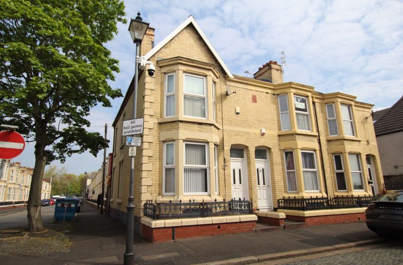 3 bed end terrace house for sale in Edinburgh Road, Kensington