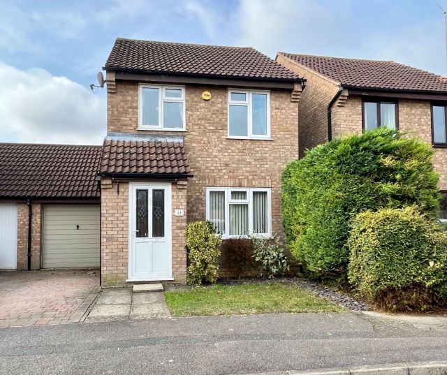 3 bed detached house for sale in Brashland Drive, East Hunsbury
