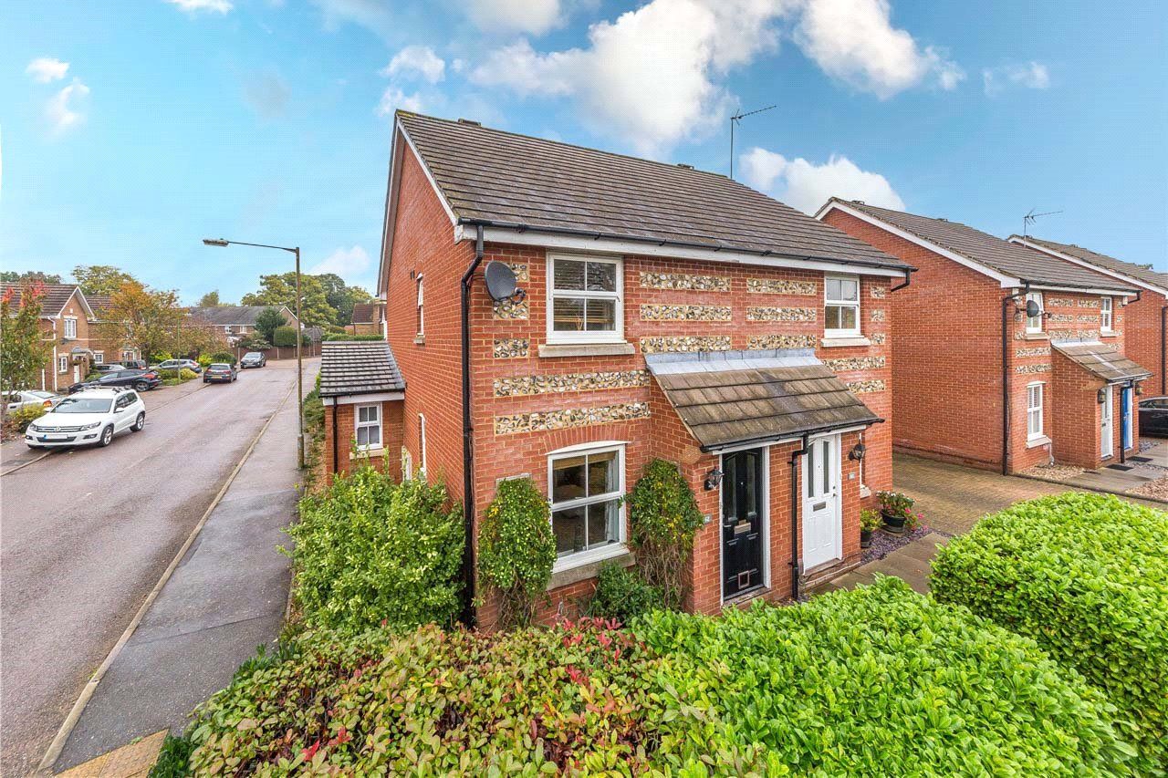 3 bed semidetached house for sale in Puddingstone Drive, St. Albans