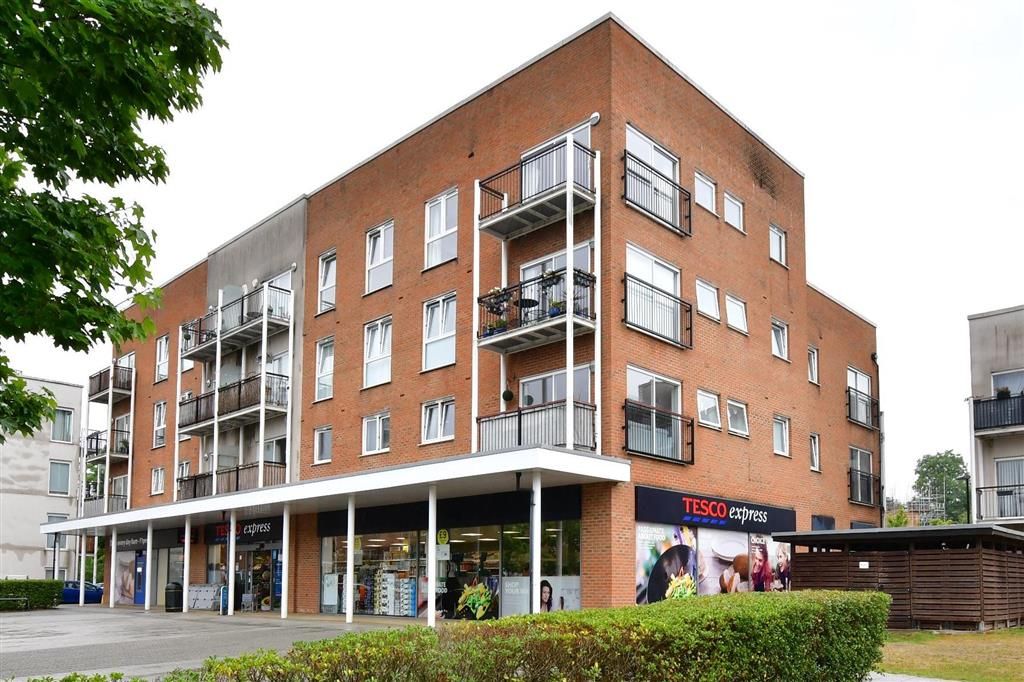 2 bed flat for sale in Canalside, Redhill, Surrey RH1 Zoopla
