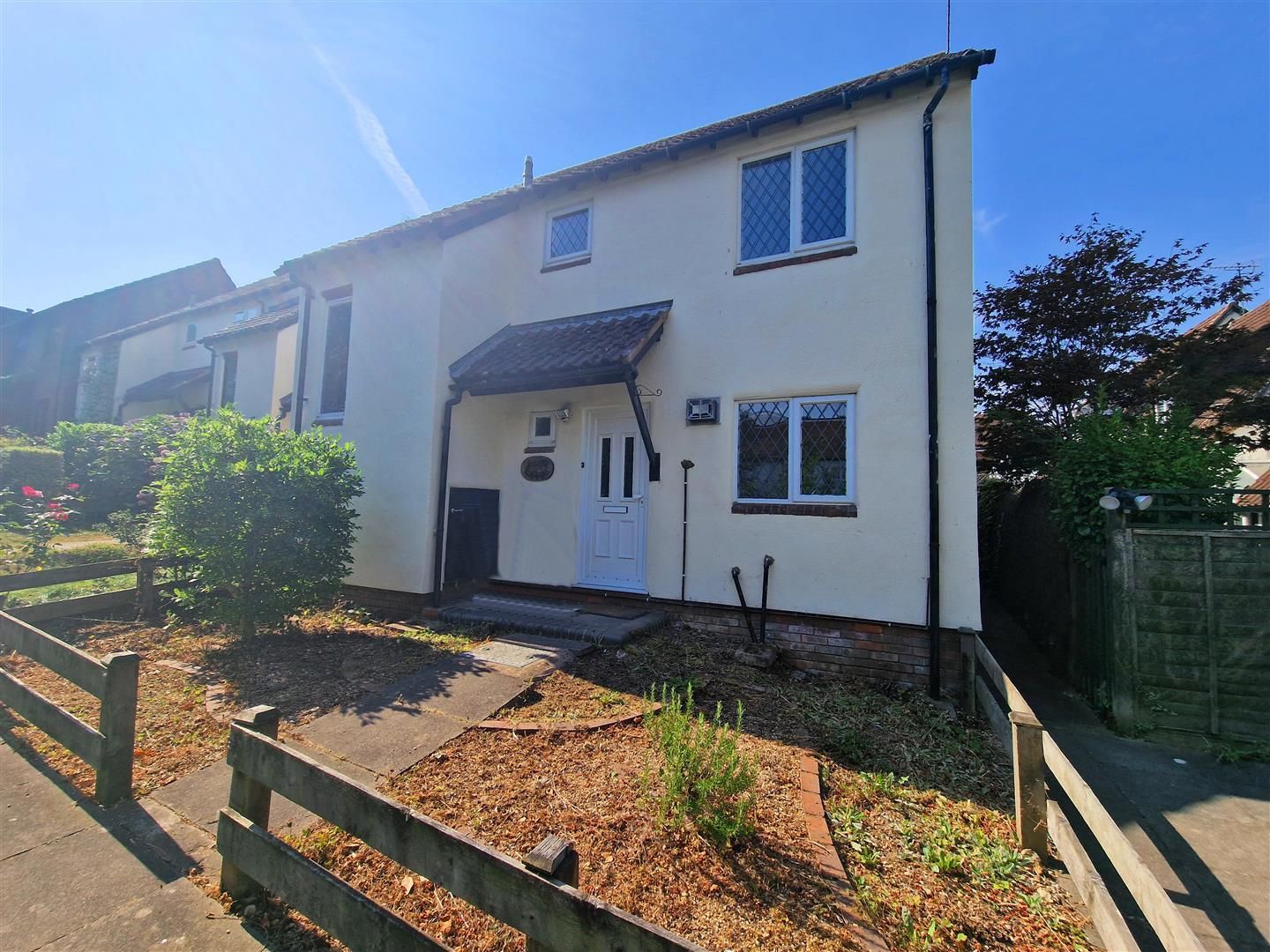 3 bed semidetached house for sale in Chipperfield Road, Bovingdon