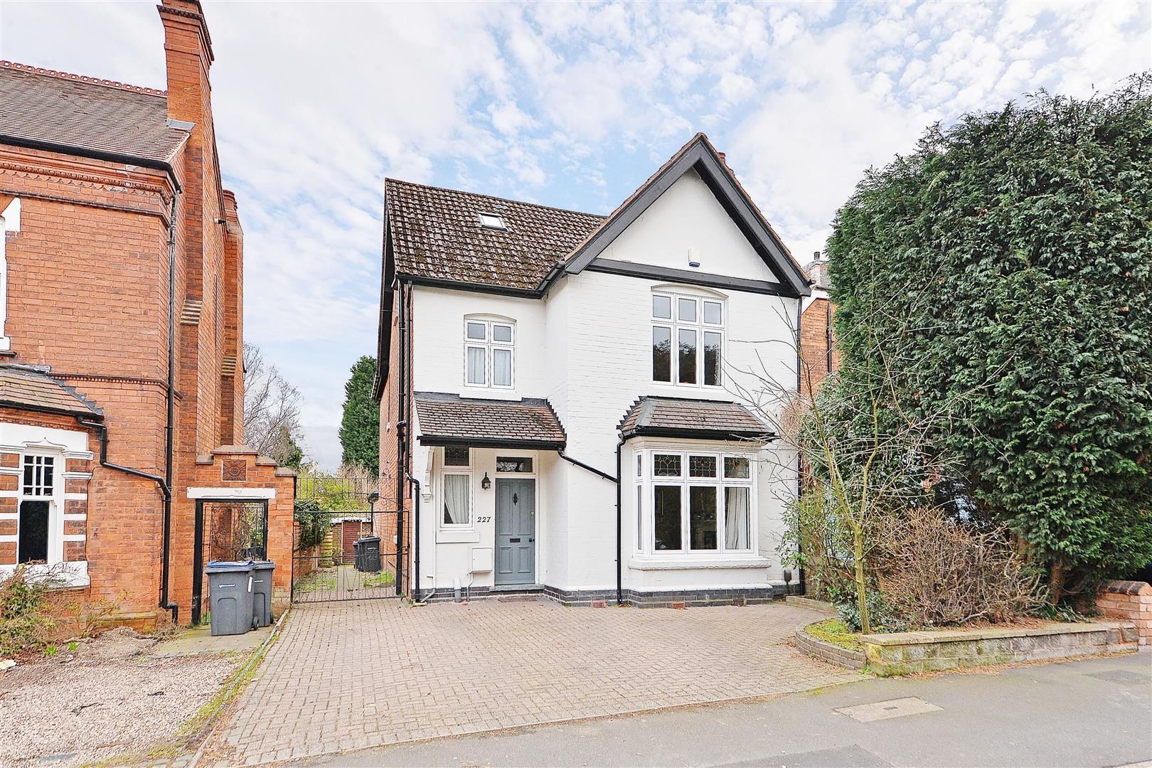 4 bed semidetached house for sale in Station Road, Wylde Green, Sutton