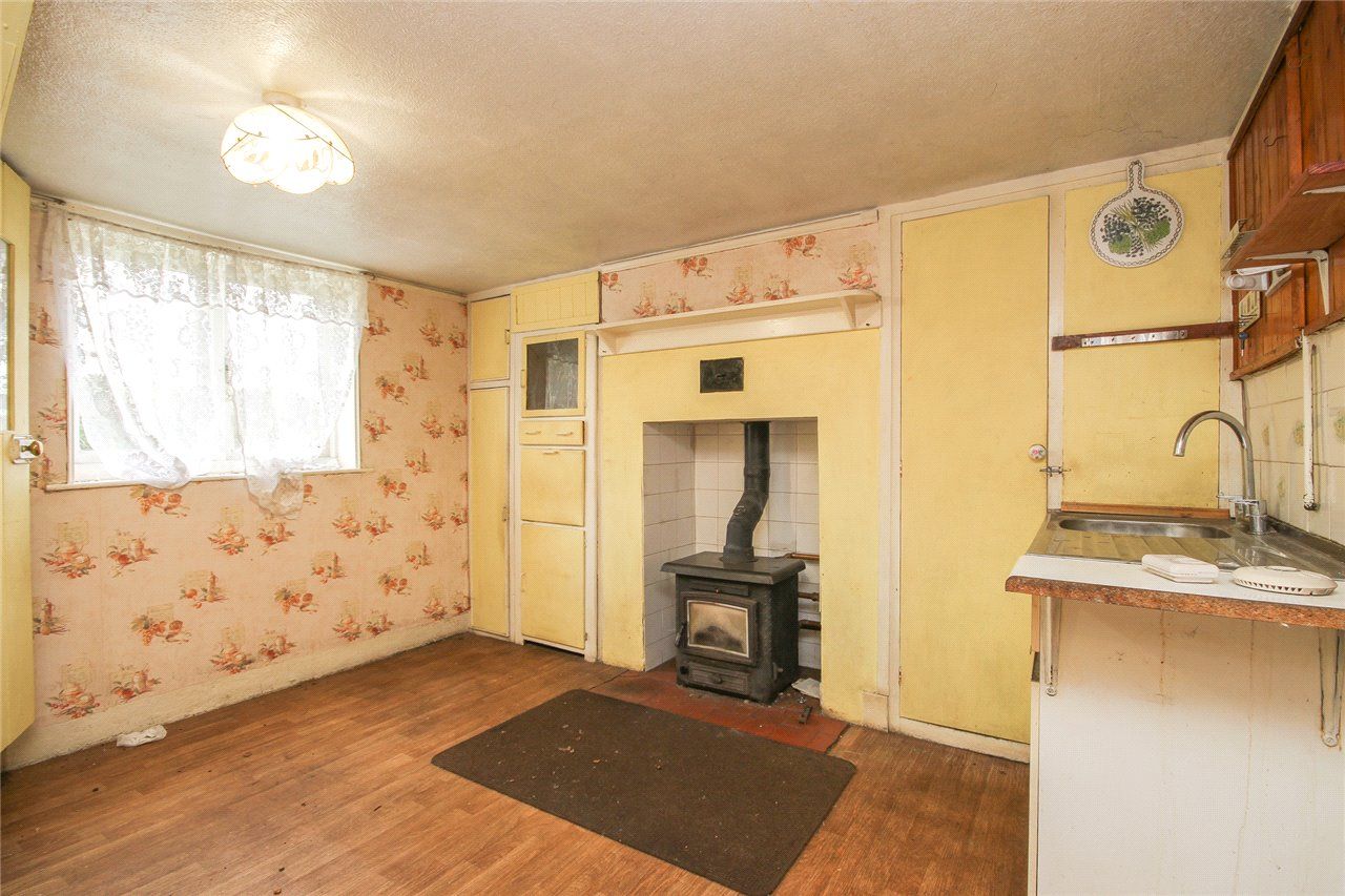 3 bed semidetached house for sale in Woodside Green, Wild Hill