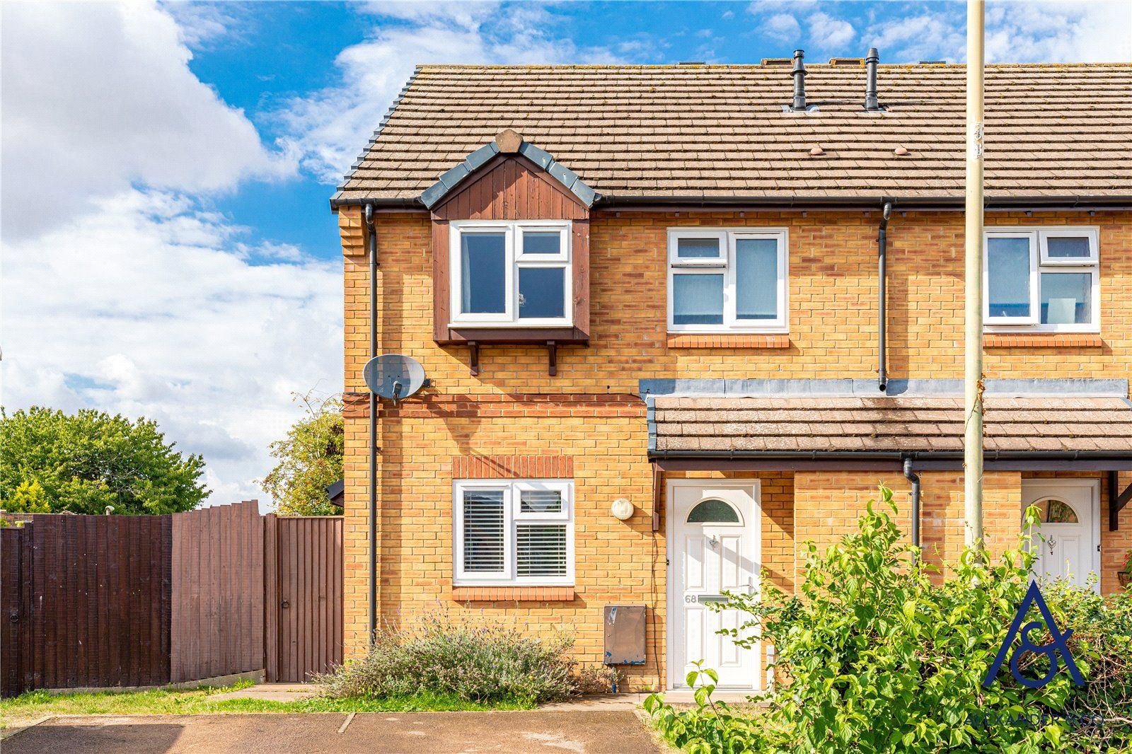 3 bed semidetached house for sale in Market End Way, Bicester