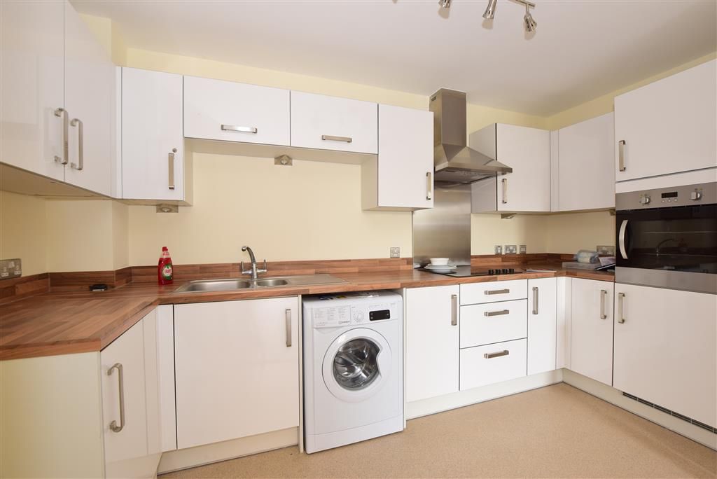 Simone Weil Avenue, Ashford, Kent TN24  