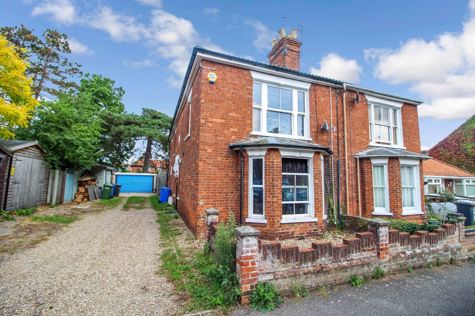 2 bed semidetached house for sale in Alexandra Road, Beccles, Suffolk