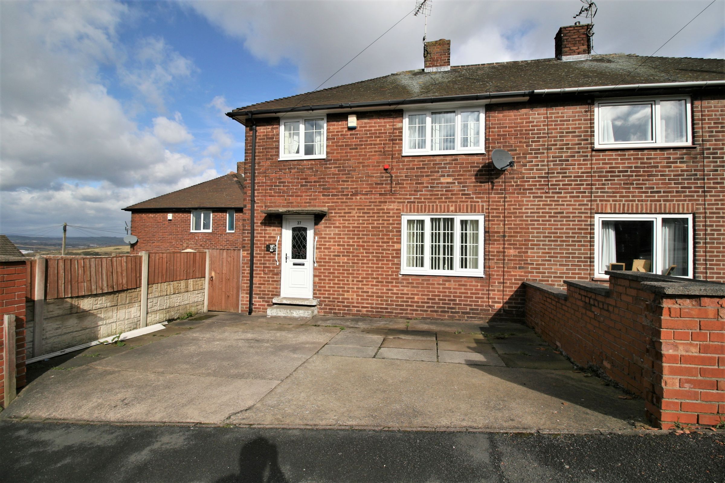 3 bed semidetached house for sale in Springfield Crescent, Bolsover