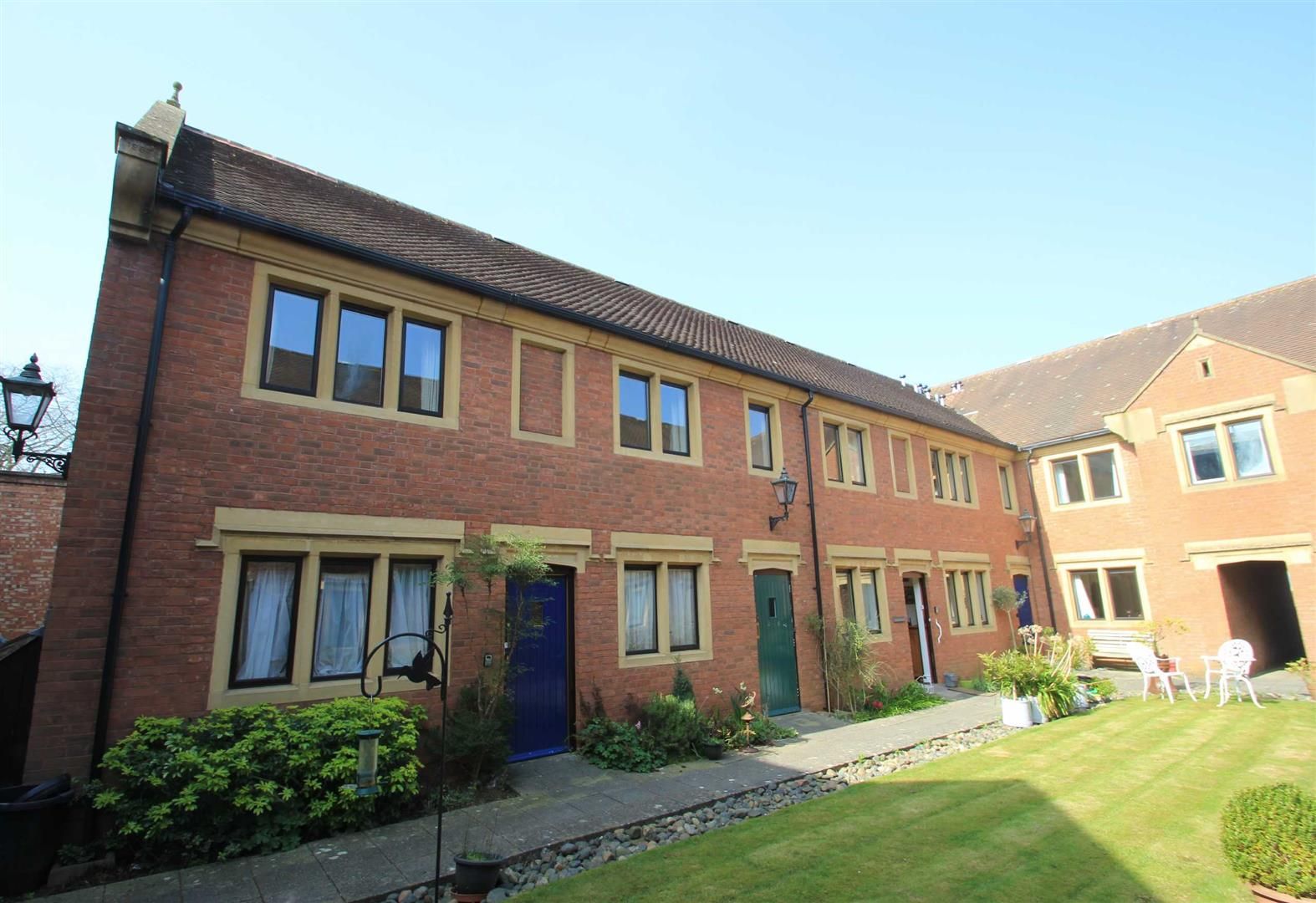 2 bed flat for sale in College Court, College Street, Ludlow SY8 Zoopla