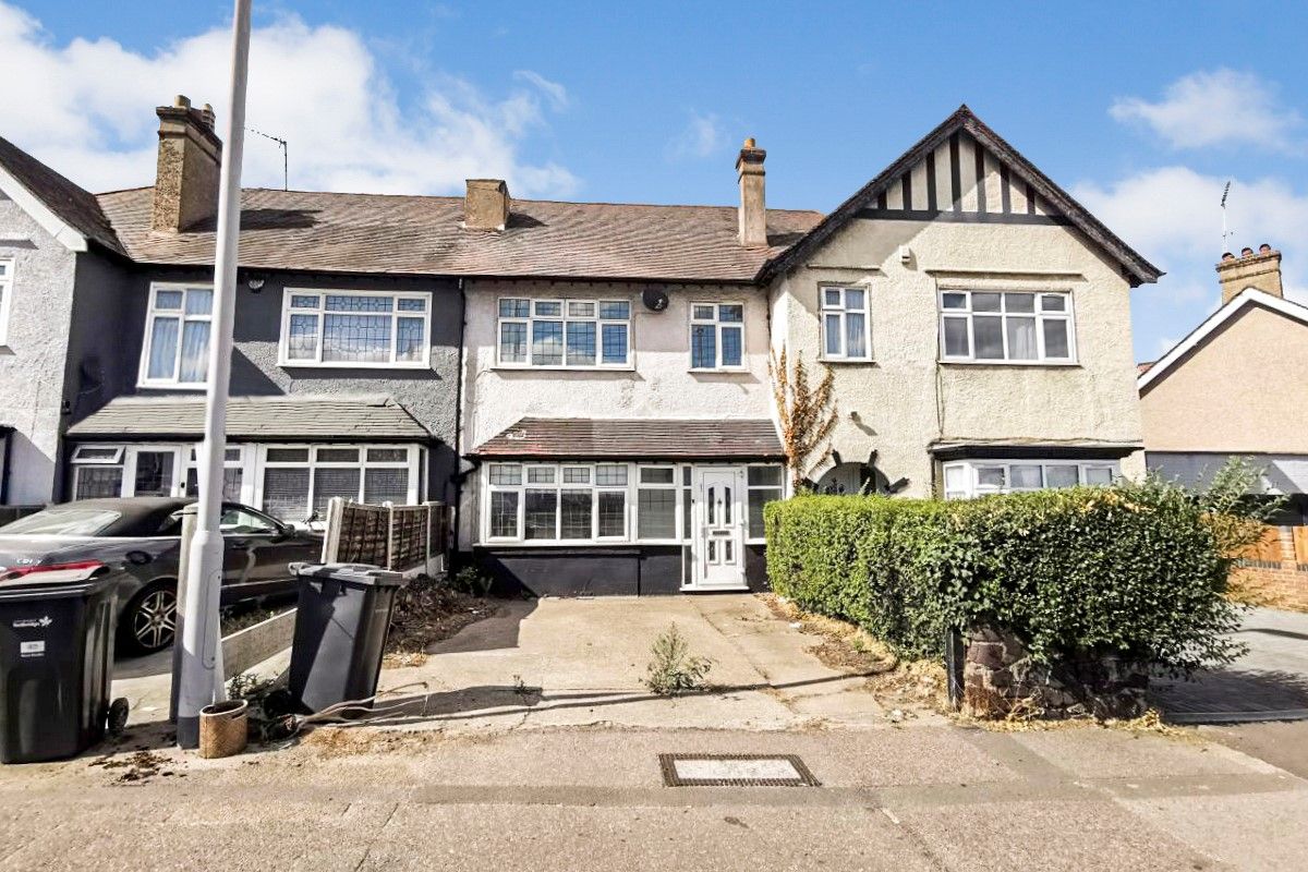 3 bed terraced house for sale in Kingfisher Avenue, London E11 Zoopla
