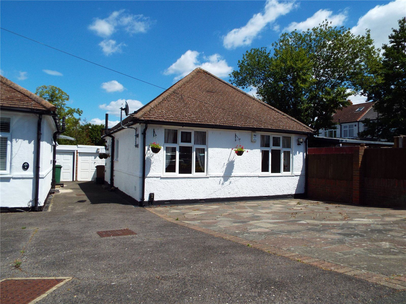 2 bed bungalow for sale in Clarkes Avenue, Worcester Park KT4 Zoopla