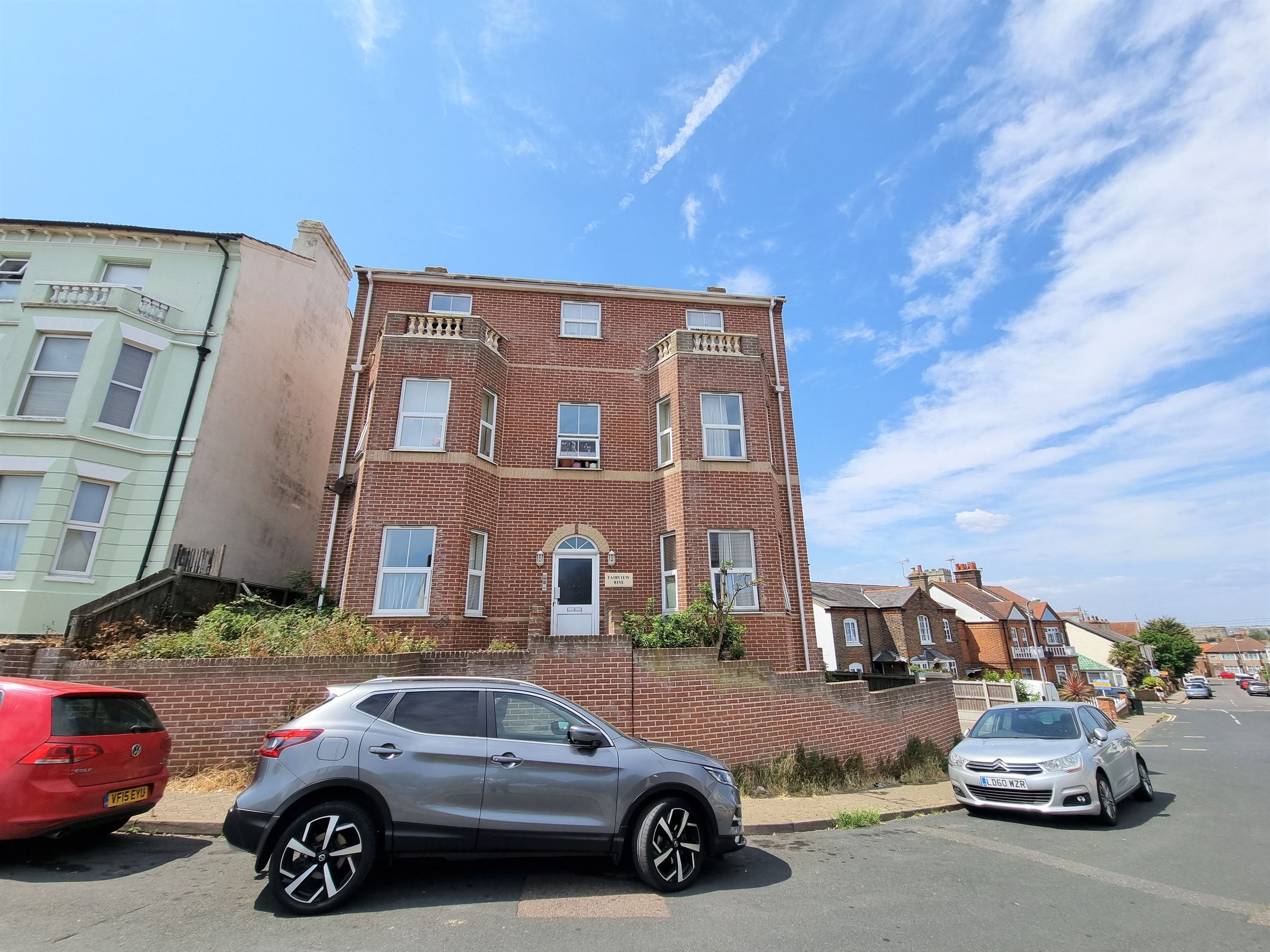 2 bed property to rent in Crescent Road, Walton On The Naze, Essex CO14