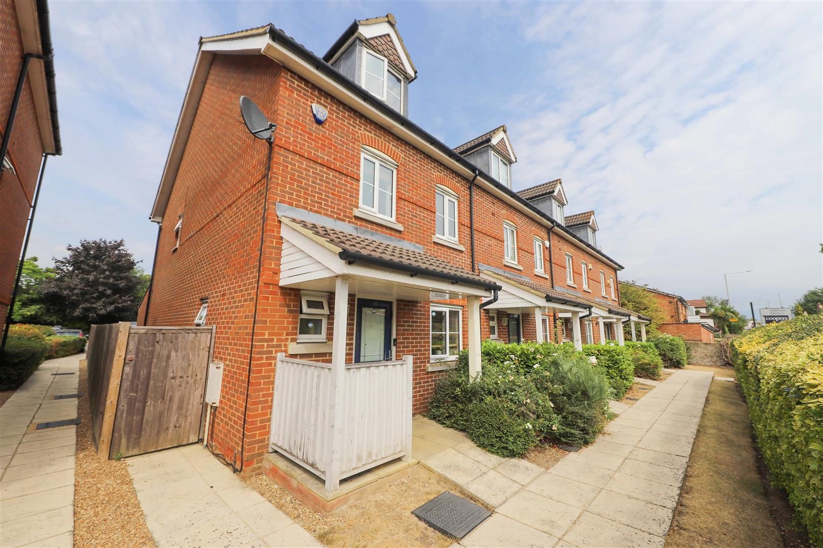 3 bed end terrace house for sale in The Greenway, Uxbridge UB8 Zoopla
