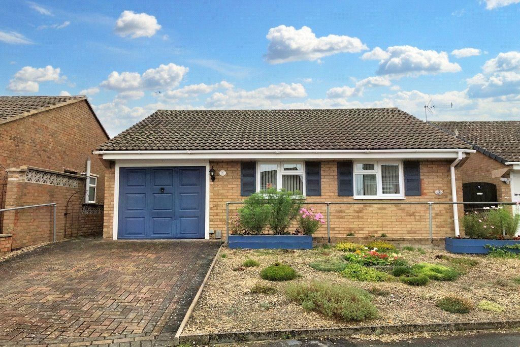 2 bed bungalow for sale in Harlech Close, Toothill, Swindon SN5 Zoopla