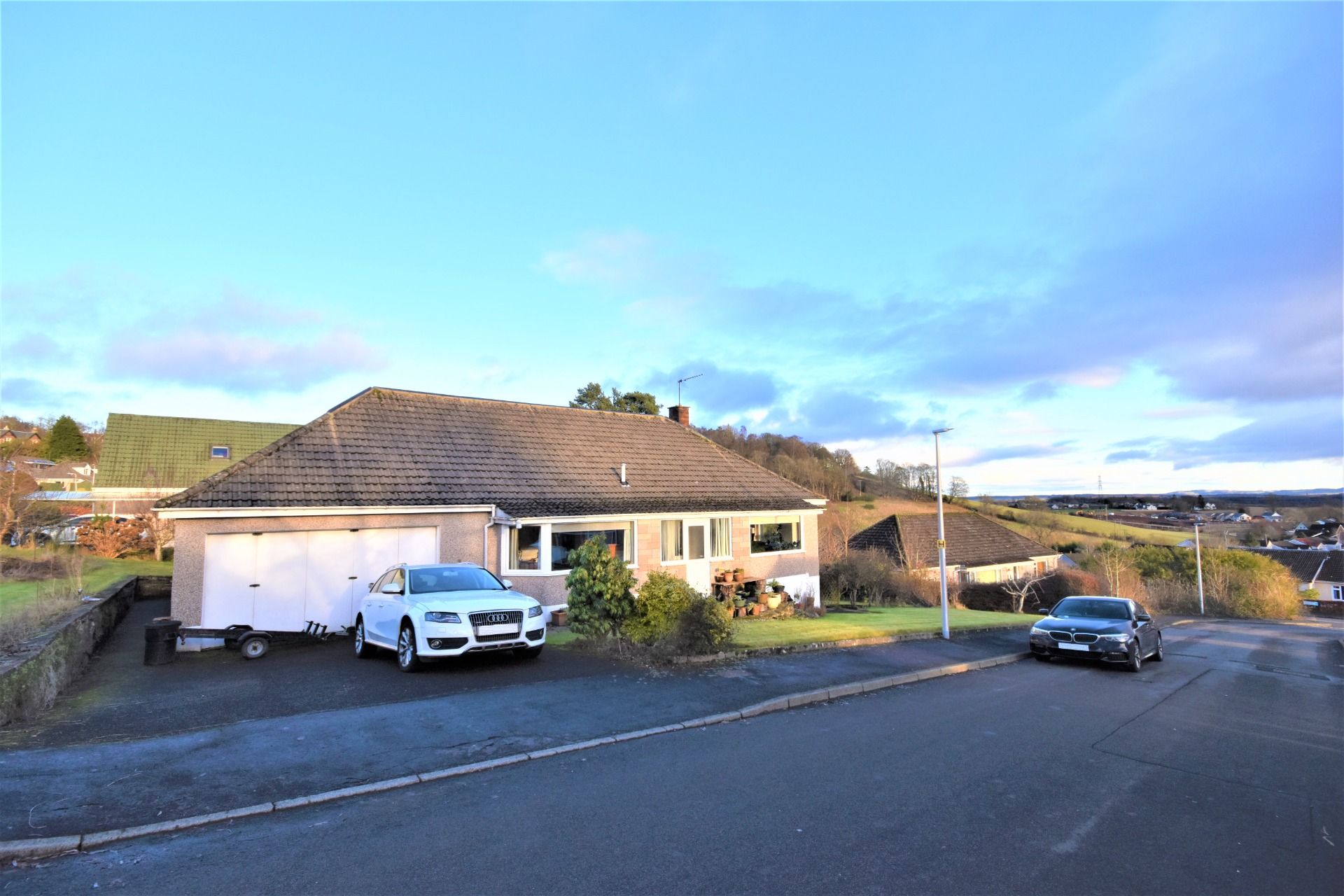 2 bed bungalow to rent in Ochilview Gardens, Crieff, Perthshire PH7