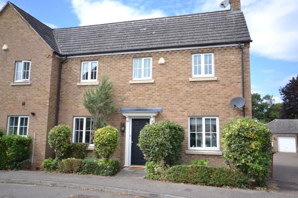 3 bed semidetached house for sale in Hurn Grove, Stortford