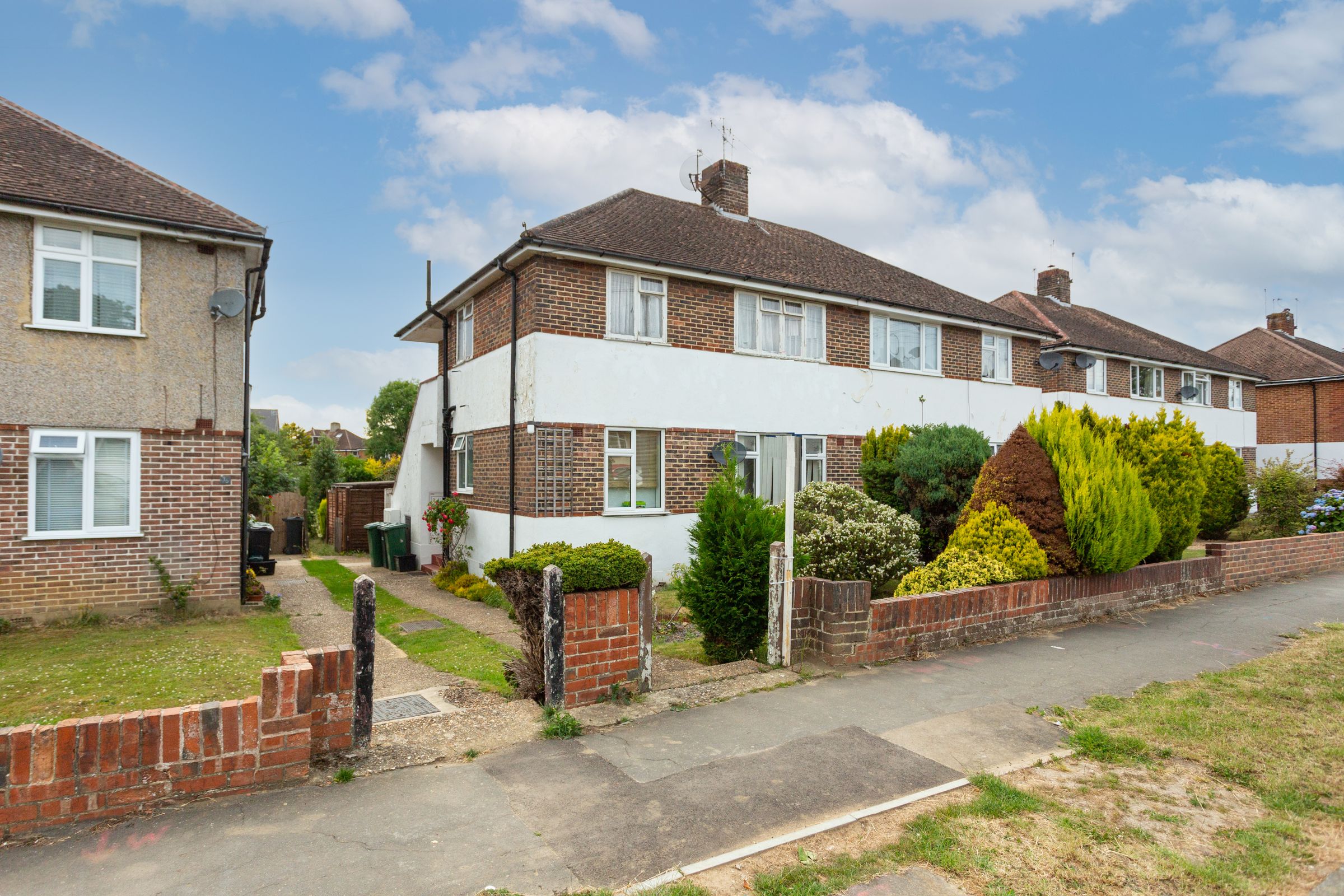 2 bed flat for sale in Meadow Way, Reigate RH2 Zoopla