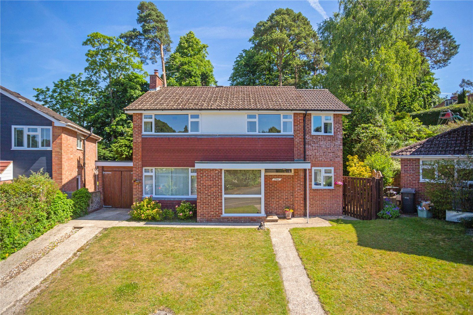 4 bed detached house for sale in Bledlow Close, Newbury, Berkshire RG14