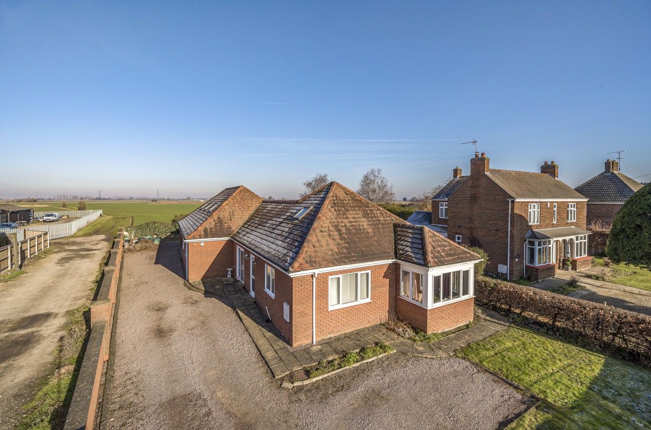 4 bed detached bungalow for sale in High Road, Whaplode, Spalding PE12