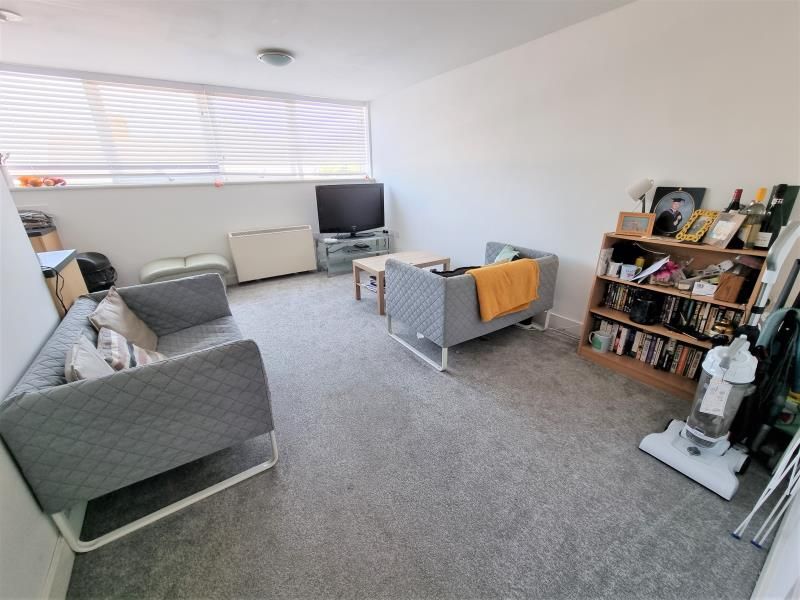 2 bed flat to rent in High Street, Addlestone KT15 Zoopla