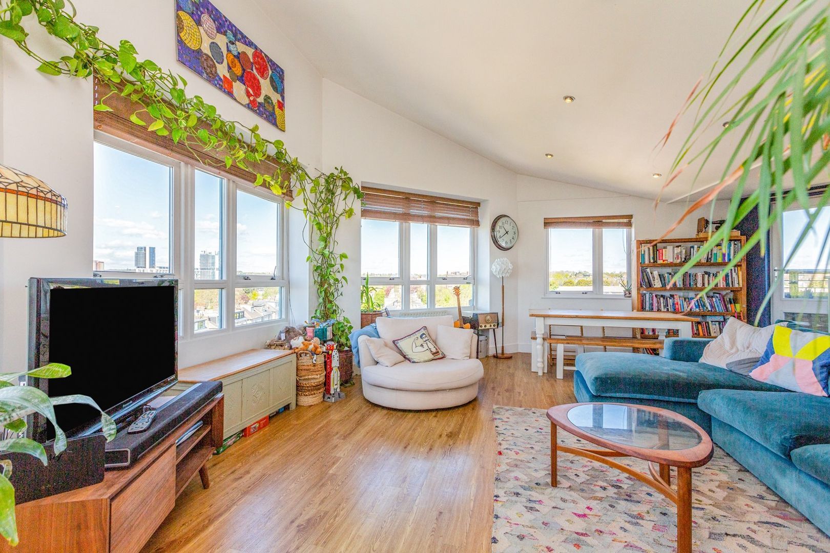 64 Queens Drive, Hackney N4