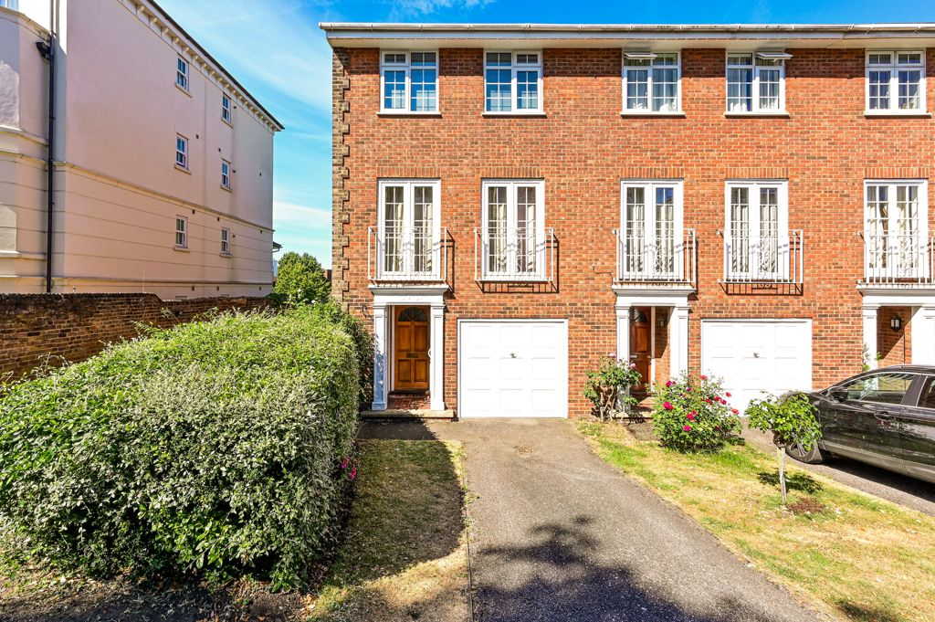 3 bed end terrace house for sale in Avenue Elmers, Surbiton KT6 Zoopla