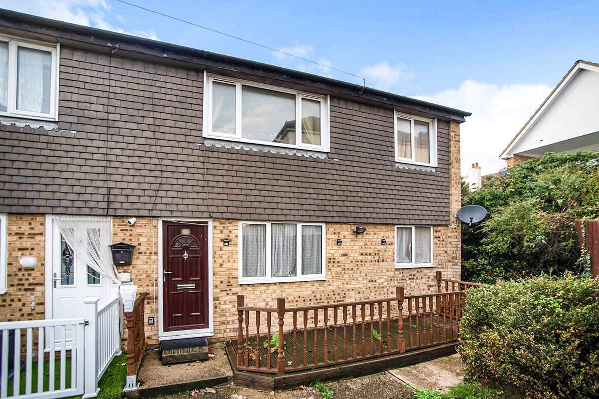 2 bed flat for sale in Brookside, Hoo, Rochester, Kent ME3 Zoopla
