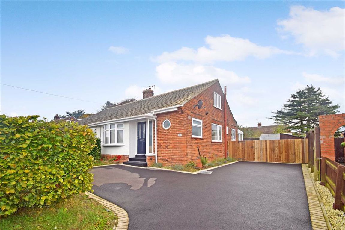2 bed semidetached bungalow for sale in Chapel Lane, Cayton, North
