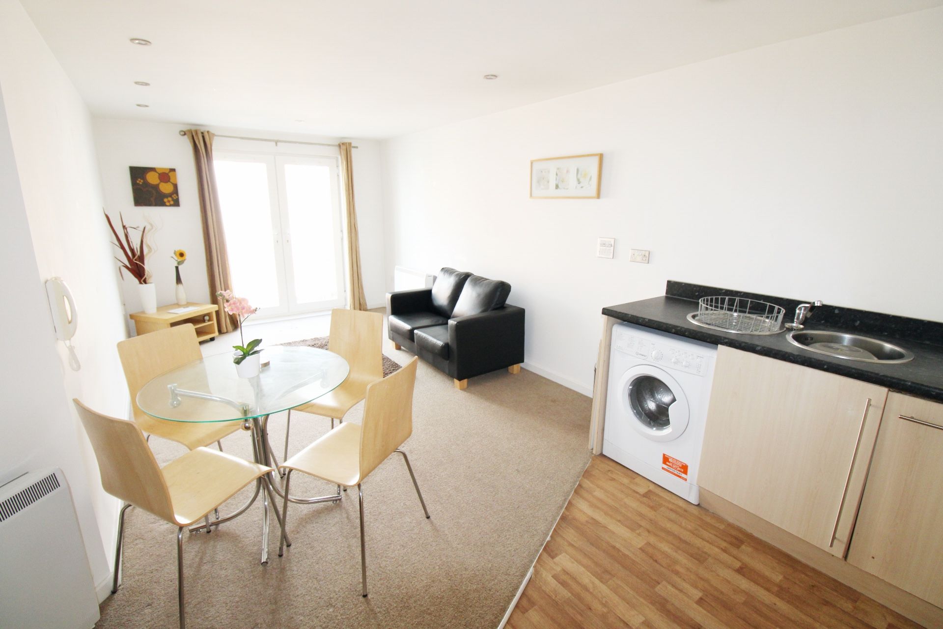 2 bed flat to rent in Elmira Way, Salford M5 Zoopla